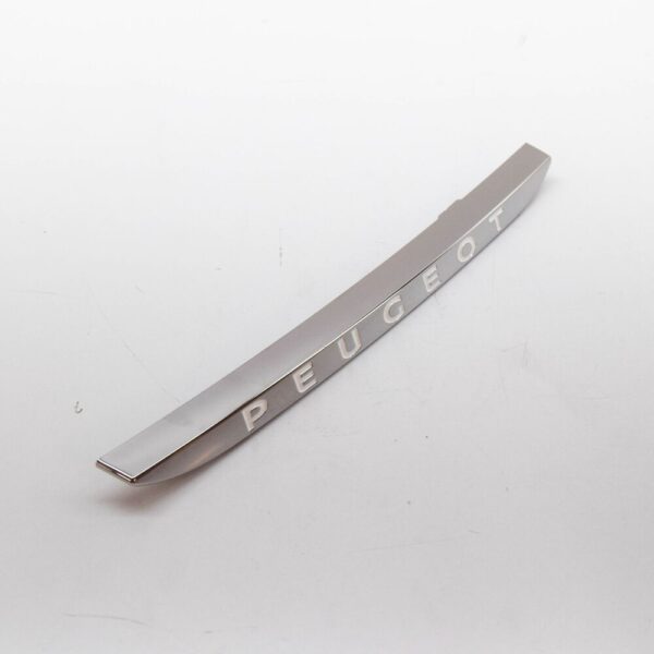 1613497880 - PEUGEOT 208 MK1 A9 FRONT EMBLEM 1613497880 NEW