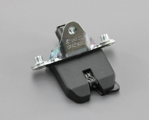 1Z5827501D - New SKODA OCTAVIAII 1Z TAILGATE LOCK 1Z5827501D GENUINE