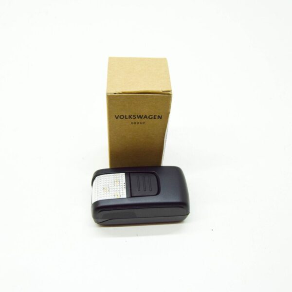 3T0947417E9B9 - ŠKODA SUPERB MK3 Magnetic Flashlight Rear 3T0947417E9B9, Original