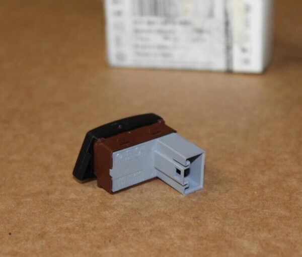 3T0962125BREH - NEW ŠKODA SUPERB MK2 3T LEFT DOOR CENTRAL LOCKING SWITCH 3T0962125BREH
