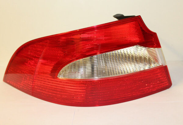 3T5945111 - New SKODA SUPERB MK2 3T REAR LEFT REAR LIGHT 3T5945111 GENUINE