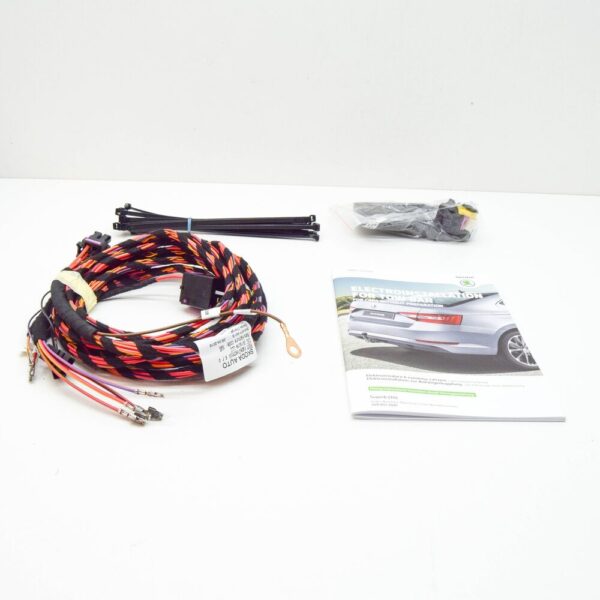 3V0055204C - SKODA SUPERB MK3 TOW HITCH WIRING HARNESS 3V0055204C NEW GENUINE
