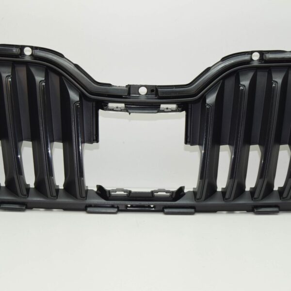 3V0853653ZD4 - ŠKODA SUPERB MK3 Radiator Grid 3V0853653ZD4 NEW GENUINE