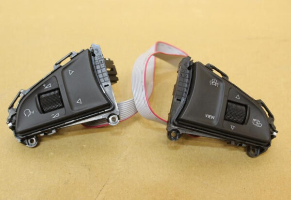 3V0919719E - ŠKODA KAROQ NU Steering Wheel Multifunction Buttons 3V0919719EWHS NEW Original