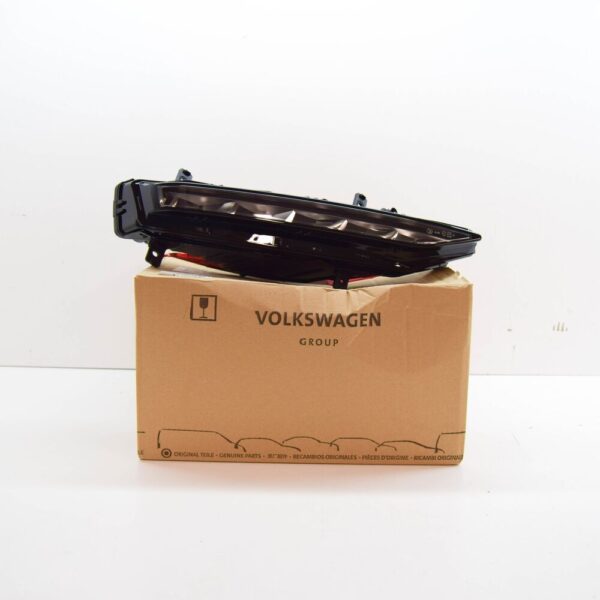 3V0941699B - SKODA SUPERB MK3 FRONT LEFT LED FOG LIGHT 3V0941699B NEW GENUINE