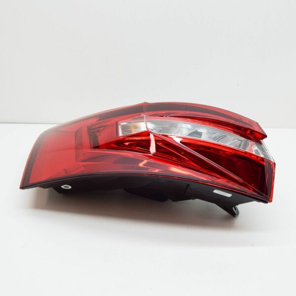 3V9945207A - New SKODA SUPERB MK3 ESTATE, OUTER REAR LEFT REAR LIGHT 3V9945207A