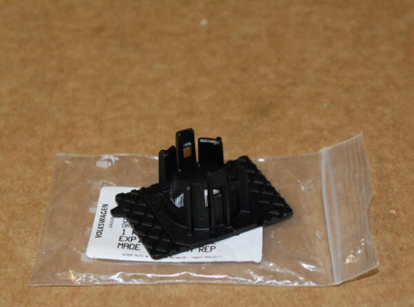 5E0919485A - New SKODA OCTAVIA 5E MK3 Front Outer Park Sensor Bracket 5E0919485A