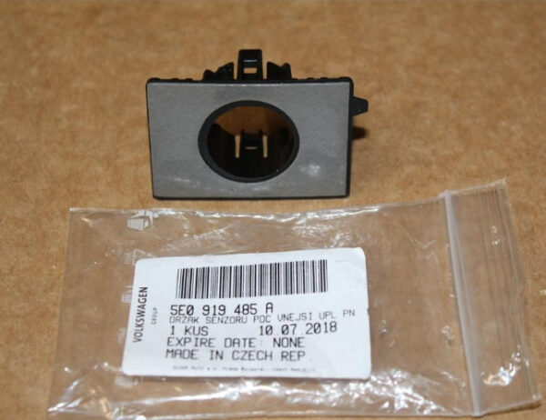 5E0919485A - New SKODA OCTAVIA 5E MK3 Front Outer Park Sensor Bracket 5E0919485A