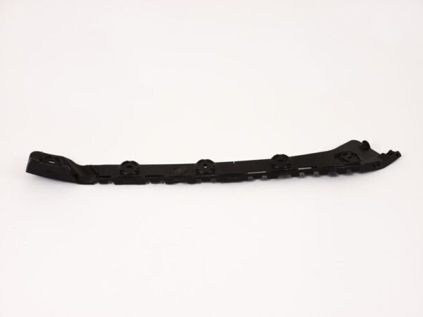 5E9807394 - NEW SKODA 13-16 OCTAVIA ESTATE RIGHT REAR BUMPER BRACKET GUIDE 5E9807394