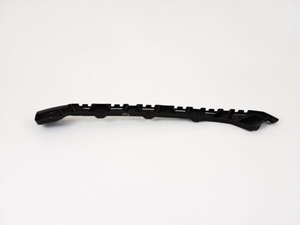 5E9807394 - NEW SKODA 13-16 OCTAVIA ESTATE RIGHT REAR BUMPER BRACKET GUIDE 5E9807394