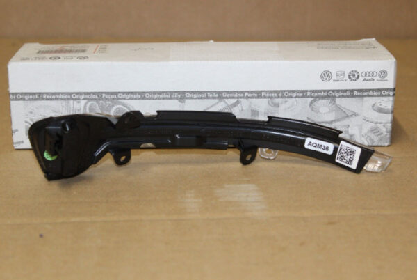 5F0949102A - NEW SEAT ARONA KJ FRONT RIGHT DOOR MIRROR ROTARY DISPLAY 5F0949102A ORIGINAL