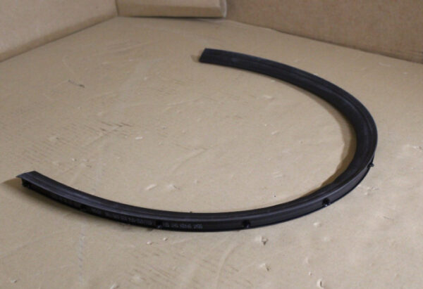 5F48376519B9 - New SEAT LEON 5F Front Left Lower Lower Door Seal 5F48376519B9 Genuine