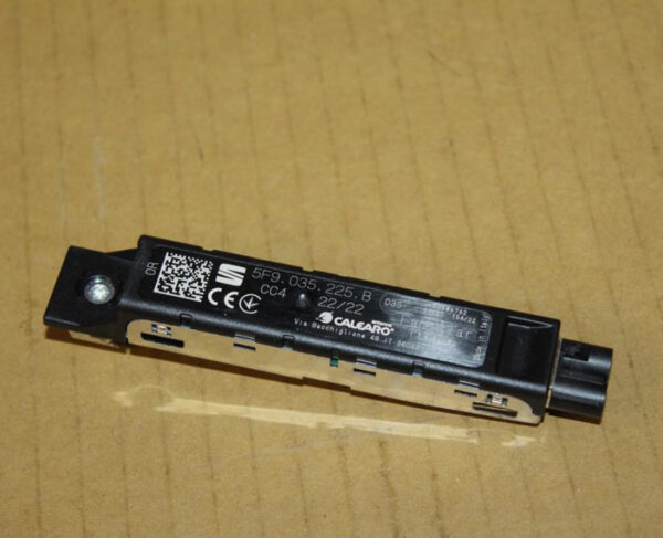 5F9035225B - NEW SEAT LEON 5F FM ANTENNA AMPLIFIER 5F9035225B ORIGINAL