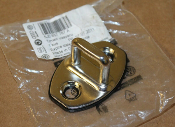 5J0837767A - NEW ŠKODA OCTAVIA 5E MK3 REAR LOCK STRIKER PLATE 5J0837767A ORIGINAL