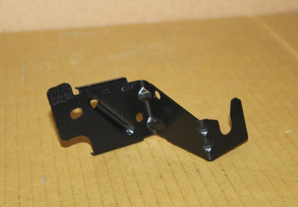 5TA804594A - NEW SEAT TARRACO KN LOWER RIGHT HEADLIGHTS CLIP 5TA804594A ORIGINAL