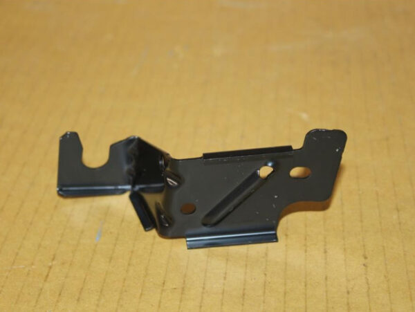 5TA804594A - NEW SEAT TARRACO KN LOWER RIGHT HEADLIGHTS CLIP 5TA804594A ORIGINAL