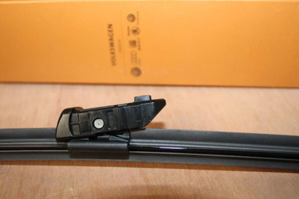 6F295542503C - NEW SEAT ARONA KJ FRONT LEFT AERO WIPER BLADE RHD 6F295542503C ORIGINAL