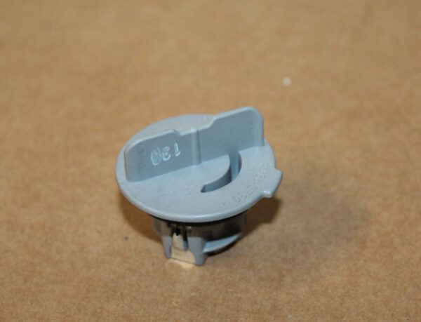 6J0941156A - NEW SEAT LEON 5F Front Light Bulb Socket 6J0941156A OEM