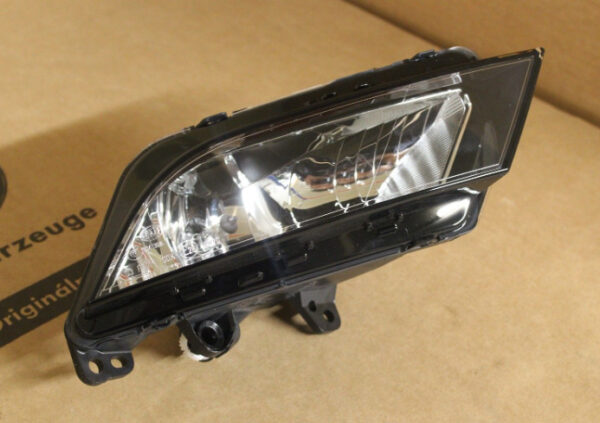 6J9941702A - SEAT Leon 5F front right fog lights 6J9941702A, original part