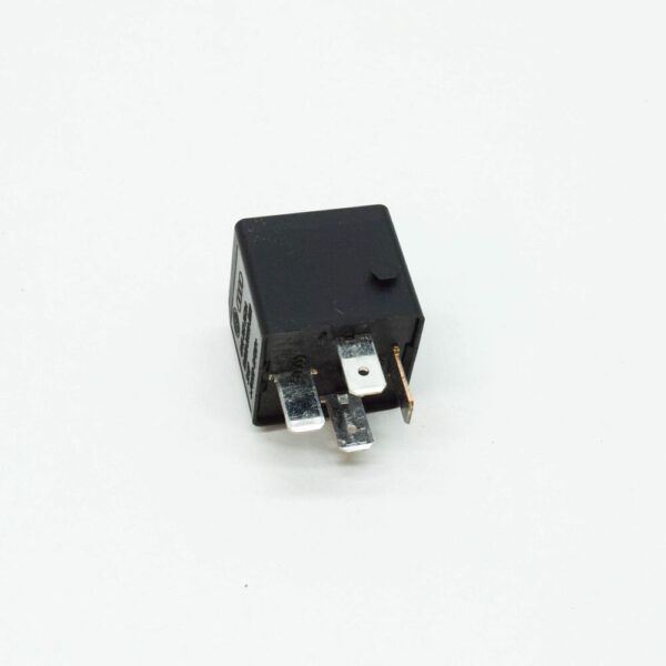 8D0951253A - SKODA SUPERB MK2 3T RELAY 4H0951253A NEW GENUINE
