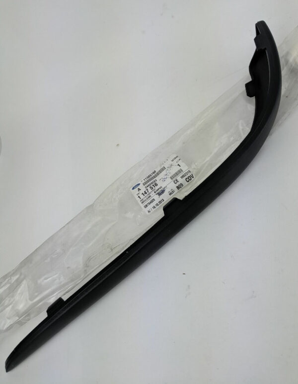 1147516 - NEW FORD FOCUS MK1 ESTATE REAR RIGHT BUMPER MOLDING 1147516 ORIGINAL