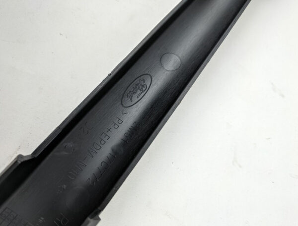 1147516 - NEW FORD FOCUS MK1 ESTATE REAR RIGHT BUMPER MOLDING 1147516 ORIGINAL
