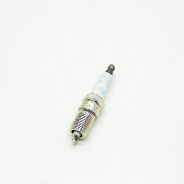 1369704 - Ford C-Max MK1 Spark Plug 1369704 5M5G-12405-AA NEW