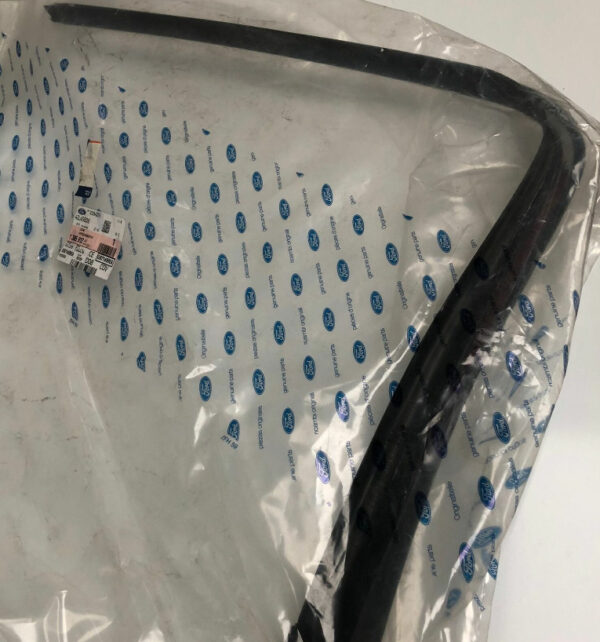1385912 - NEW FORD FOCUS ESTATE MK2 REAR RIGHT DOOR UPPER TRIM COVER 1385912 ORIGINAL