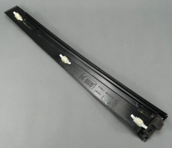 1473677 - NEW FORD FIESTA MK5 BE256 REAR LEFT DOOR WINDOW FRAME MOULD 1473677 GENUINE