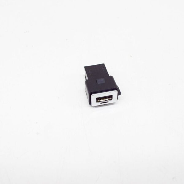 1543450 - FORD MONDEO MK4 USB Port 1543450 8M2T-19A164-BA NEW GENUINE