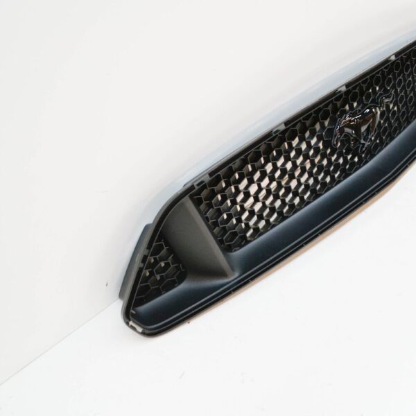 2142200 - Ford Mustang MK6 Radiator Grill 2142200 HR3B-8200-AA5YZ9 NEW
