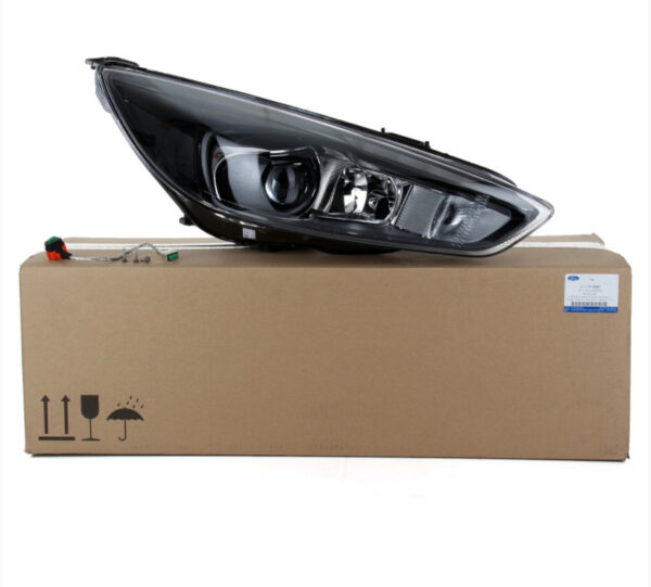 2210484 - NEW FORD FOCUS C346 MK3 FRONT RIGHT HEADLIGHT LHD 2210484 F1EB-13005-CF ORIGINAL