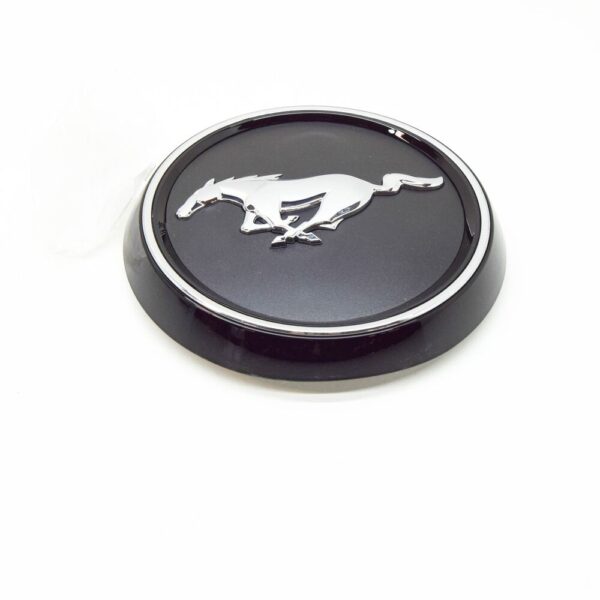 2307923 - FORD MUSTANG MK6 REAR NAME PLATE BADGE 2307923 NEW GENUINE