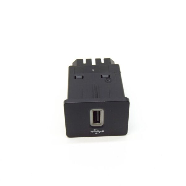 2470665 - Ford Focus MK4 USB Female Port 2470665 NEW