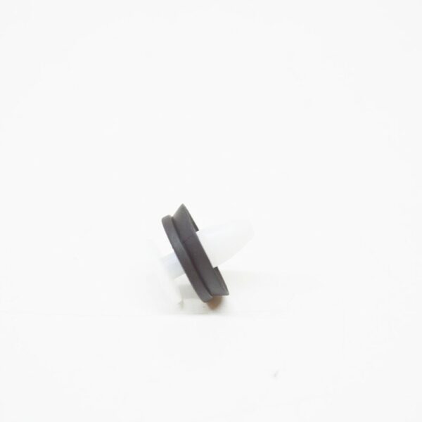 4860409 - NEW FORD FIESTA MK7 REAR SPOILER CLIP W713489-S300 4860409 ORIGINAL