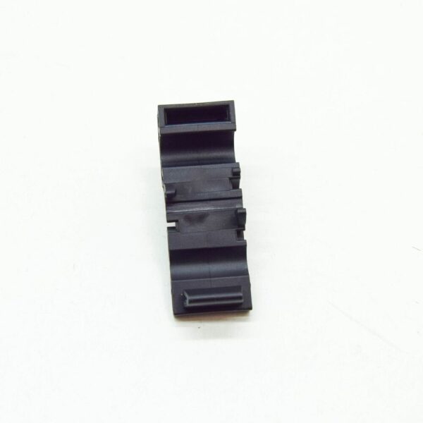 5197509 - Ford Mondeo MK5 Fuel Fill Pipe Clip 5197509 DG93-9A317-AA NEW