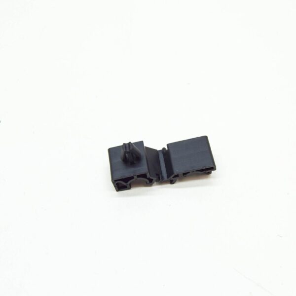 5197509 - Ford Mondeo MK5 Fuel Fill Pipe Clip 5197509 DG93-9A317-AA NEW
