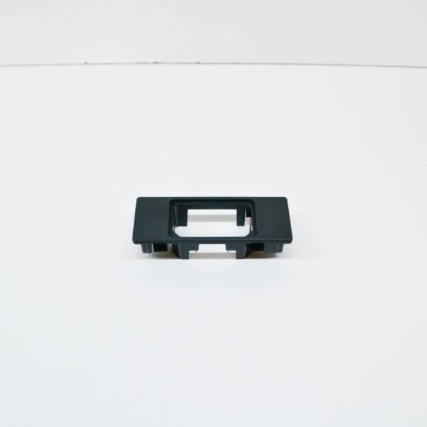 5378468 - NEW FORD MONDEO MK5 CENTER CONSOLE USB CONNECTOR BEZEL 5378468 GJ5T-14G332-AA
