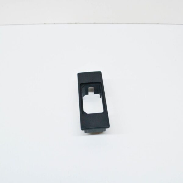 5378468 - NEW FORD MONDEO MK5 CENTER CONSOLE USB CONNECTOR BEZEL 5378468 GJ5T-14G332-AA