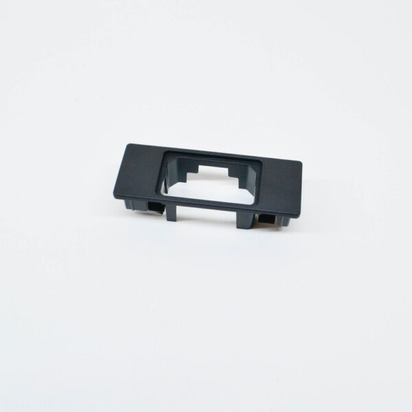 5378468 - NEW FORD MONDEO MK5 CENTER CONSOLE USB CONNECTOR BEZEL 5378468 GJ5T-14G332-AA
