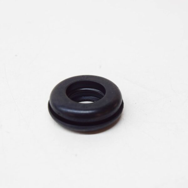 DYA000010 - LAND ROVER RANGE ROVER L322 Wiper Engine Grommet DYA000010 NEW GENUINE