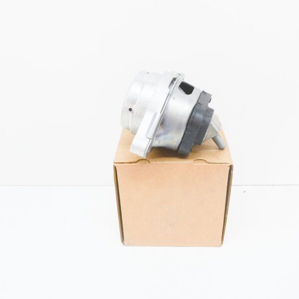 KKB500740 - LR RANGE ROVER III L322 Right Engine Mount Insulator KKB500740 NEW GENUINE