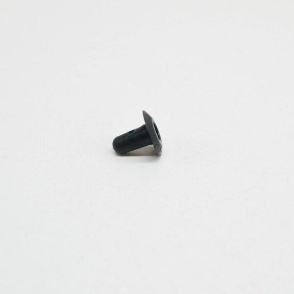 LR000081 - LAND ROVER FREELANDER L359 Tail Light Clip LR000081 NEW GENUINE