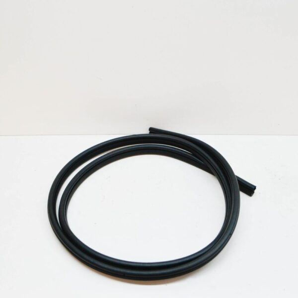 LR001630 - LAND ROVER FREELANDER L359 Front Door Seal LR001630 NEW GENUINE