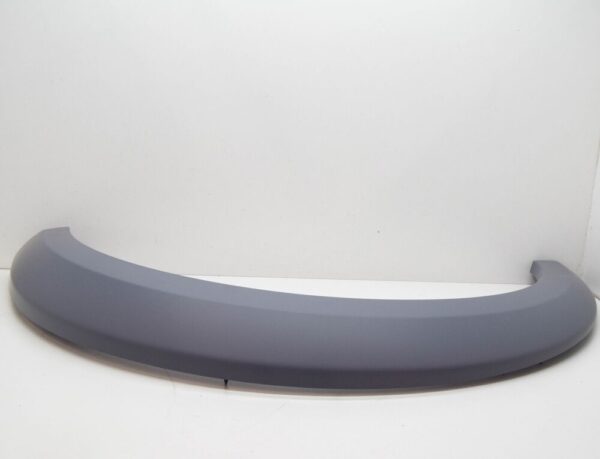 LR010631 - LAND ROVER DISCOVERY L319 Front Right Fender Molding LR010631 New Genuine