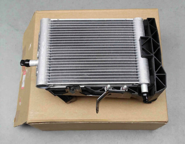 LR011466 - Land Rover Range Rover III L322 Additional Cooler LR011466 NEW ORIGINAL