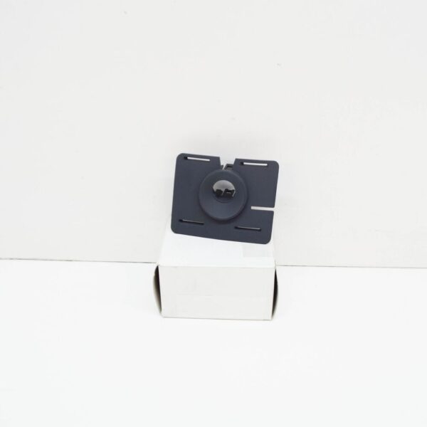LR011882 - LR RANGE ROVER L322 mount for parking aid rear left LR011882 NEW