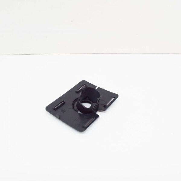 LR011882 - LR RANGE ROVER L322 mount for parking aid rear left LR011882 NEW