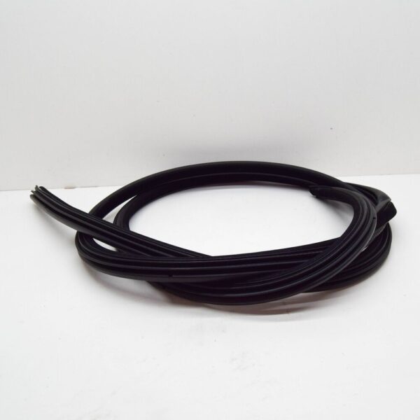 LR012459 - LAND ROVER RANGE ROVER L322 Rear Door Seal LR012459 NEW GENUINE