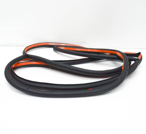 LR015154 - LAND ROVER DISCOVERY 4 L319 Front Door Gasket Strip LR015154 NEW